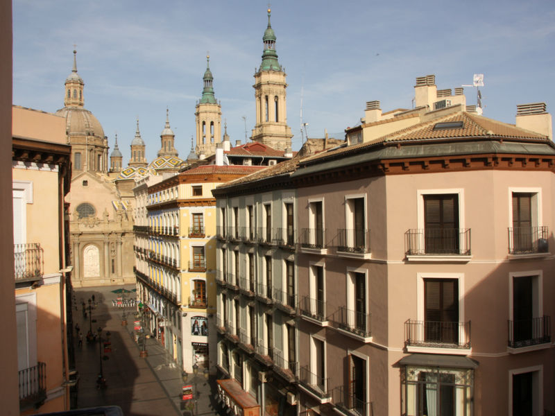 Dos Torres Pilar Suites- Balcones Con Vistas A La Ciudad 萨拉戈萨 外观 照片