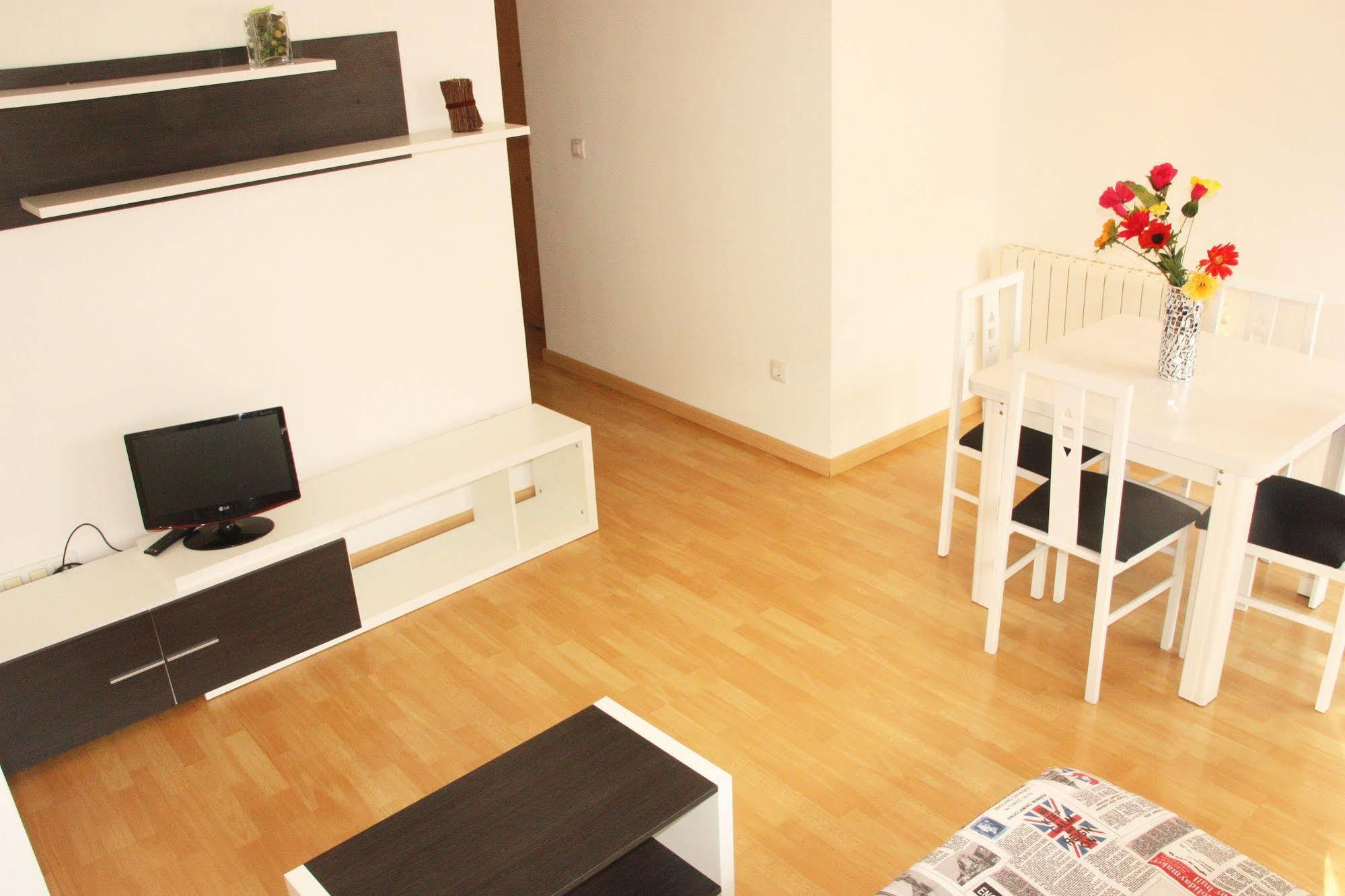 Dos Torres Pilar Suites- Balcones Con Vistas A La Ciudad 萨拉戈萨 外观 照片