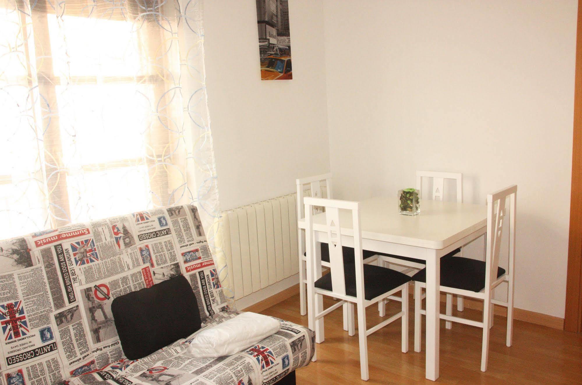 Dos Torres Pilar Suites- Balcones Con Vistas A La Ciudad 萨拉戈萨 外观 照片